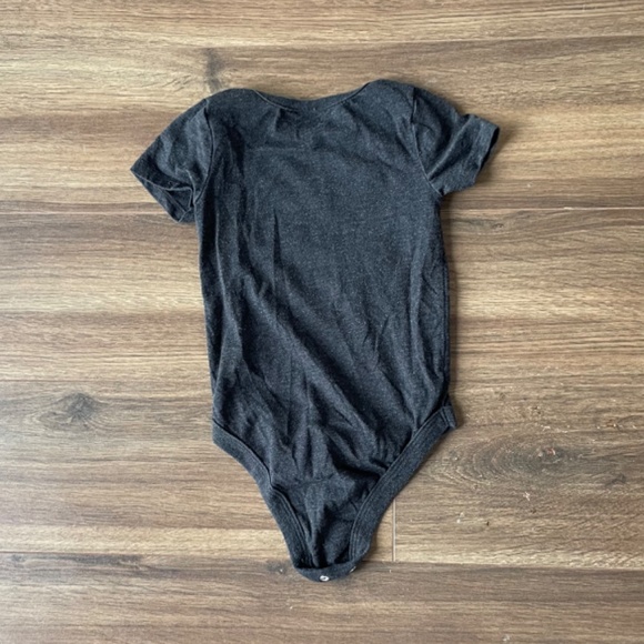 5/$20 Batman onesie 12-18M - Picture 2 of 3